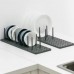 Organizador ajustable para cajones de cocina, con base perforada y varillas móviles que permiten adaptar el espacio a recipientes, platos, tapas y utensilios. Venta por mayoreo 4963