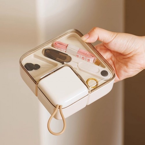 Práctico set de costura portátil con estuche compacto y resistente de accesorios básicos. Ideal para reparaciones rápidas en casa o para llevar de viaje. Venta por mayoreo 6038
