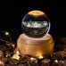 Lámpara decorativa en forma de esfera de cristal con grabado 3D de galaxia iluminada. Incluye base de madera con luz LED cálida Venta al por mayor  60600