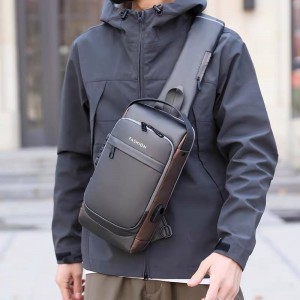 Mochila cruzada tipo bandolera, ideal para uso diario y llevar objetos personales. Venta por mayoreo