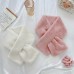 Bufanda corta de peluche suave y cálido, con diseño cruzado para mayor ajuste y comodidad. Disponible en colores elegantes venta al por mayor  81229