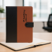 Agenda anual 2026 con diseño elegante y forro tipo piel, ideal para uso ejecutivo, escolar o personal. Incluye calendario anual, secciones para notas y contactos. Colores variados. Venta al por mayor 81269