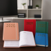 Agenda anual 2026 con banda elástica y pasta tipo piel. Tamaño A5 ideal para oficina o escuela. Diseño elegante y funcional. Colores variados. Venta al por mayor 81271