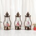 Farol navideño estilo linterna antigua con figuras navideñas y nieve simulada. Luz LED cálida. Venta por mayoreo 883097