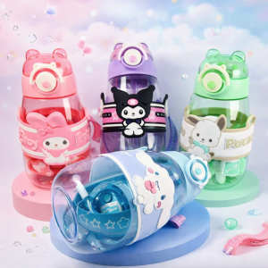 Vaso infantil Sanrio de 600 ml con diseños variados de dibujos animados, con popote integrado y tapa hermética, ideal para niños, escuela y uso diario. Venta por mayoreo 3162