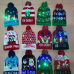 Gorros navideños tejidos con diseños divertidos y luces LED integradas. Perfectos para fiestas, posadas y regalos. Venta por mayoreo 883192 