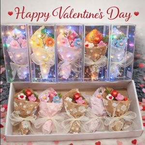 Ramo decorativo de rosa tejida con luz LED integrada, ideal como regalo romántico y detalle especial. San Valentin 3955