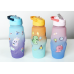 Botella deportiva de 600 ml con stickers de diseño infantil y dibujos animados, con boquilla práctica para beber y tapa. Ideal para la escuela, actividades deportivas o uso diario. Venta por mayoreo 922
