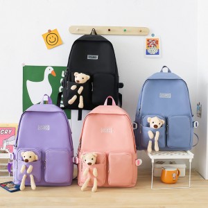 Set de mochila escolar de 5 piezas con accesorios. Ideal para escuela o uso diario. Diseño práctico y moderno. Venta por mayoreo