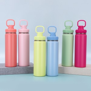 Termo liso de 960 ml, ideal para mantener tus bebidas frías o calientes por más tiempo. Colores variados. Venta por mayoreo