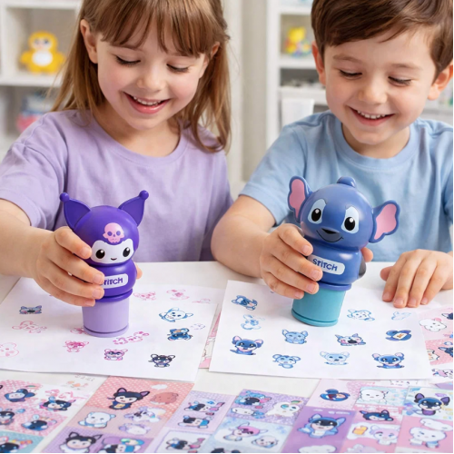 Sello infantil Magic Cute con diseños de Stitch y Kuromi. Incluye múltiples estampas para decorar cuadernos, hojas, tareas y manualidades. Regalo para niños. Venta por mayoreo AL-001048