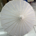 Sombrilla decorativa de bambú y tela blanca. Ideal para eventos, fiestas temáticas, bodas. Venta por mayoreo