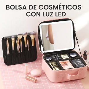 Cosmetiquera portátil con espejo iluminado con luz LED. Diseño moderno, recargable por USB y compartimentos ajustables. Ideal para maquillaje o viaje. Venta por mayoreo BH-21304