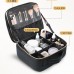 Cosmetiquera portátil con espejo iluminado con luz LED. Diseño moderno, recargable por USB y compartimentos ajustables. Ideal para maquillaje o viaje. Venta por mayoreo BH-21304
