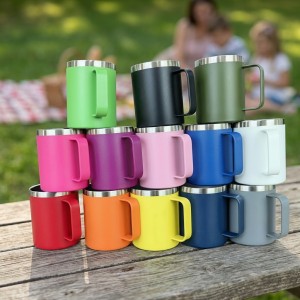 Taza de 12 onzas con asa, acabado liso y colores surtidos, ideal para servir bebidas en el hogar, oficina o negocio. Venta por mayoreo