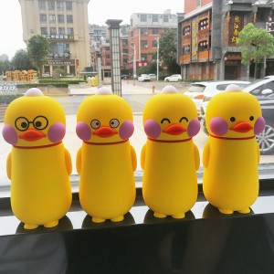 Botella de agua infantil de 300 ml con diseño en forma de pato, ideal para niños, divertido y práctico para escuela, paseos y uso diario. Venta por mayoreo BZ908