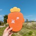 Lonchera infantil zanahoria, con cuchara incluida, diseño divertido, colores surtidos, práctica para snacks o almuerzos, ideal para niños, venta por mayoreo, CJ-2037