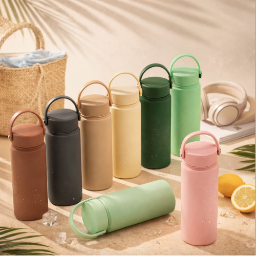 Termo de gran capacidad de 33 oz (1000 ml) para mantener bebidas frías o calientes con tapa hermética y asa superior para fácil transporte. Ideal para uso diario, gimnasio, escuela, oficina, viajes y actividades al aire libre. Venta al por mayor.