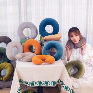 Almohada de viaje tipo cuellera ergonómica, cómoda y suave, ideal para avión, autobús y descanso. Diseño portátil. Venta al por mayor. 