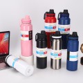 Termo deportivo de 600 ml ideal para mantener bebidas frías o calientes, con tapa y asa portátil para fácil transporte. Perfecto para gimnasio, escuela, trabajo, viajes y actividades al aire libre. Venta al por mayor CL-TE600