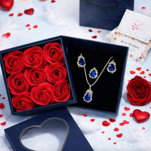 Set de regalo rosas eternas en cajita, incluye bolsa de regalo, tarjeta y accesorios. Ideal para San Valentín. Venta por mayoreo CY1023