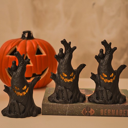 Figura decorativa de halloween con forma de árbol tenebroso, diseño de lápida y ojos iluminados, ideal para ambientación de mesas, vitrinas o fiestas, modelo D-21647, venta por mayoreo