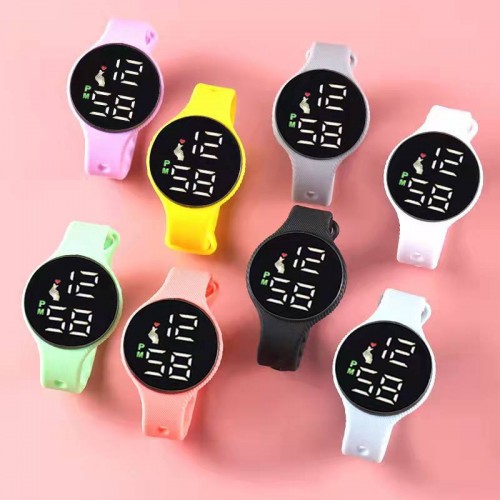 Smartwatch deportivo con pantalla digital, monitoreo de salud, pasos y calorías, resistente y ligero con correas de colores, venta por mayoreo DZB-2903