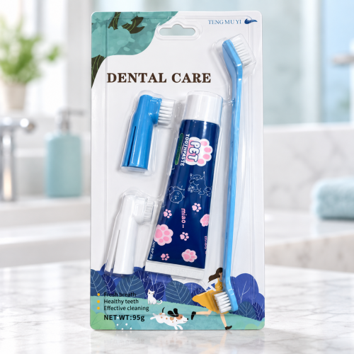 Set de cuidado dental de 4 piezas para mascotas, ideal para apoyar la limpieza bucal diaria. Incluye pasta dental y accesorios visibles en empaque. Venta por mayoreo