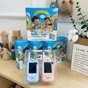 Walkie talkie infantil con diseño colorido y presentación para niños, ideal para juegos de comunicación y actividades recreativas. Venta por mayoreo