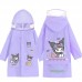 Impermeable para niños con diseños de personajes variados,  con capucha amplia y espacio trasero para la mochila. Ideal para días lluviosos. Venta por mayoreo. HT-1006