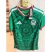 Jersey de la Selección Mexicana calidad premium con diseño holográfico y código QR. Incluye bolsa con marca. Disponible en tallas chica, mediana, grande, XL, 2XL y 3XL. Ideal para aficionados y coleccionistas Mundial 2026. Venta por mayoreo Jersey de la Selección Mexicana calidad premium con diseño holográfico y código QR. Incluye bolsa con marca. Disponible en tallas chica, mediana, grande, XL, 2XL y 3XL. Ideal para aficionados y coleccionistas Mundial 2026. Venta por mayoreo