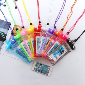 Protege tu celular del agua, arena y polvo con esta funda impermeable 100% sellada, perfecta para usar en la playa, piscina o lluvias sin preocuparte por daños. Venta al por mayor LX3-FUNDA