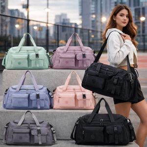 Maleta deportiva 51x28x25 cm con compartimento independiente para tenis, amplia capacidad y adaptable a maleta. Ideal para gimnasio y viajes. Venta por mayoreo JYB250826