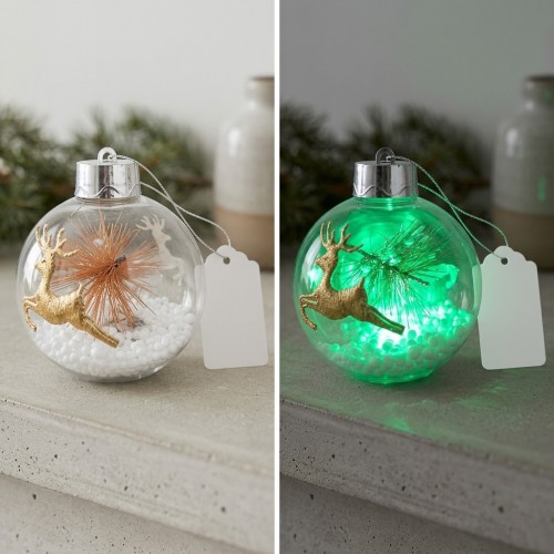 Esfera navideña transparente de 8 cm con luz LED verde y decoración interior de reno, ideal para adornar espacios festivos. Venta por mayoreo
