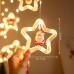 Cortina de luces LED cálidas con figuras de Navidad en forma de pinos y esferas con Santa Claus. Ideal para decorar ventanas, paredes, salas, oficinas y escaparates