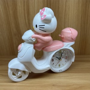 Reloj decorativo figura gatita en moto scooter color rosa para niños por mayoreo MH-1012