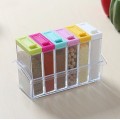 Set de especieros con 6 frascos y base. Tapas de colores surtidos. Ideal para organizar condimentos en la cocina. Venta al por mayor