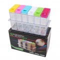 Set de especieros con 6 frascos y base. Tapas de colores surtidos. Ideal para organizar condimentos en la cocina. Venta al por mayor