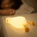Lámpara kawaii con forma de pato, de silicona. Emite luz LED, ideal como luz nocturna para recámara infantil, escritorio o decoración. Venta por mayoreoRSD-451 Lámpara kawaii con forma de pato, de silicona. Emite luz LED, ideal como luz nocturna para recámara infantil, escritorio o decoración. Venta por mayoreoRSD-451