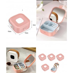 Mini alhajero portátil con espejo y compartimentos. Ideal para organizar accesorios en casa o viaje. Colores variados. Venta por mayoreo