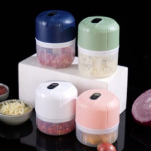 Mini procesador de alimentos recargable por USB. Ideal para picar verduras y frutas. Compacto y práctico. Venta por mayoreo