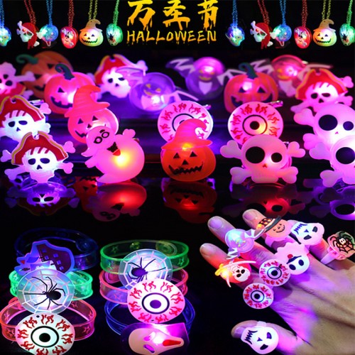 Anillos luminosos LED de Halloween con diseños surtidos, calaveras, calabazas y fantasmas, accesorios divertidos para fiestas y niños, venta por mayoreo W-DD-531