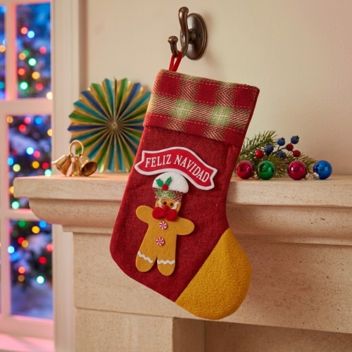 Bota navideña grande de 45 × 29 cm con figura de hombre de jengibre y mensaje Feliz Navidad, ideal para decorar espacios festivos. Venta por mayoreo Bota navideña grande de 45 × 29 cm con figura de hombre de jengibre y mensaje Feliz Navidad, ideal para decorar espacios festivos. Venta por mayoreo