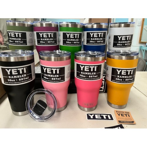 Termo YETI de varios colores 30 oz. Tapa negra. Venta por mayoreo