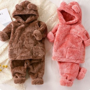 Pijama infantil de peluche super suave con capucha y orejitas de oso, ideal para mantener a los niños abrigados en invierno. Tallas variadas S, M y L y en varios colores. Modelo YP-0110. Venta por mayoreo 