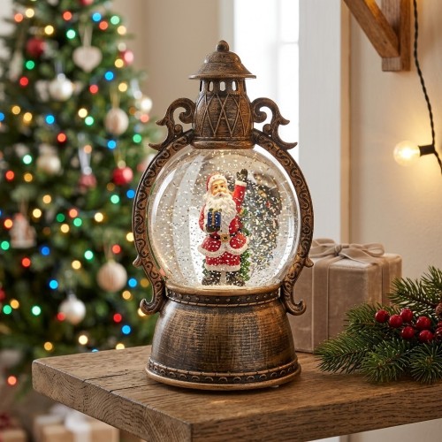 Farol navideño con luz y efecto de nieve en forma de linterna, con figura de Santa Claus para ambientar espacios festivos. Venta por mayoreo Farol navideño con luz y efecto de nieve en forma de linterna, con figura de Santa Claus para ambientar espacios festivos. Venta por mayoreo