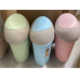 Bote de basura de en plástico, con tapa abatible. Medidas de 27 cm de ancho x 37 cm de alto. Ideal para cocina, baño, oficina o recámara. Venta por mayoreo