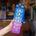 Botella deportiva de 1 litro colores degradados y frases motivacionales con marcadores de tiempo para el control de hidratación diaria. Venta por mayoreo ZE-0740