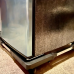 Soporte metálico ajustable con ruedas y frenos. Ideal para lavadoras, refrigeradores o secadoras. Resistente, estable y fácil de mover. Venta por mayoreo ZE-1609