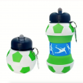 Botella de agua deportiva plegable de silicona con diseño de balón de fútbol, práctica y divertida. Ideal para niños, deportistas y fanáticos del futbol. Venta por mayoreo ZE-2880